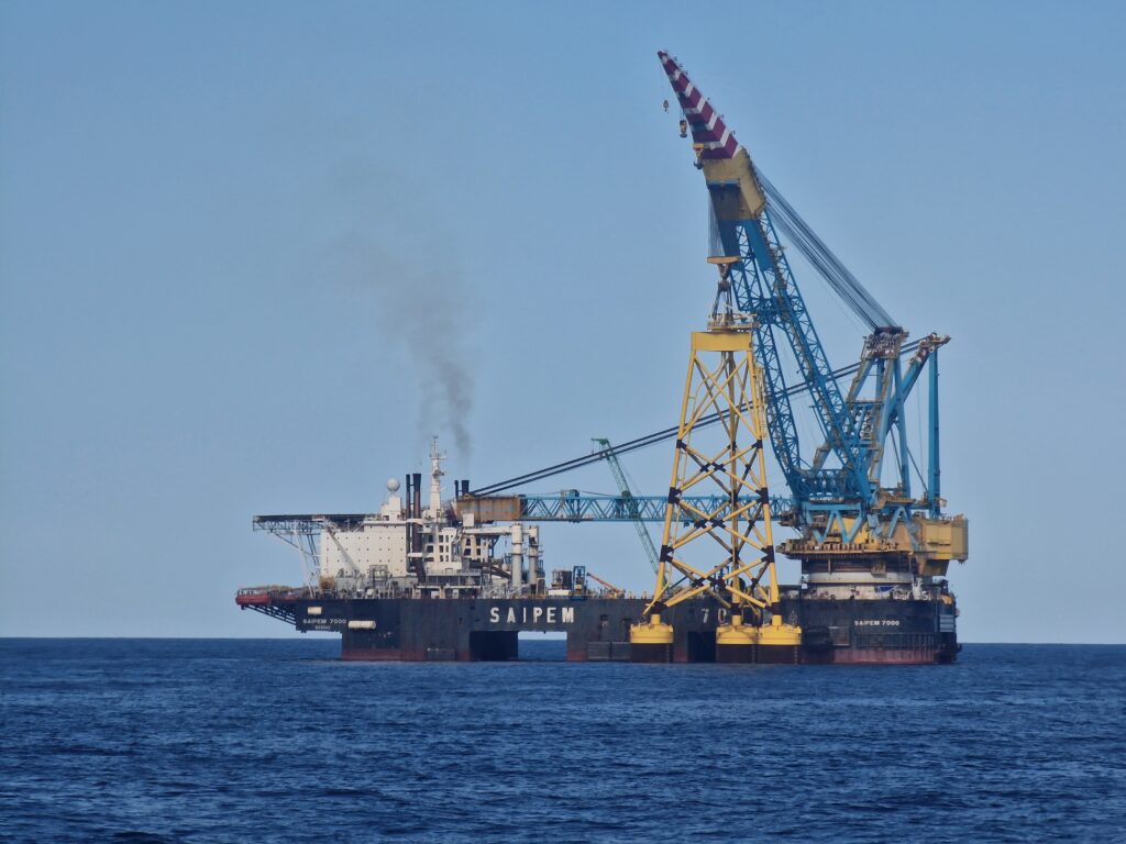 Heavy lift, offshore renewable energy projects